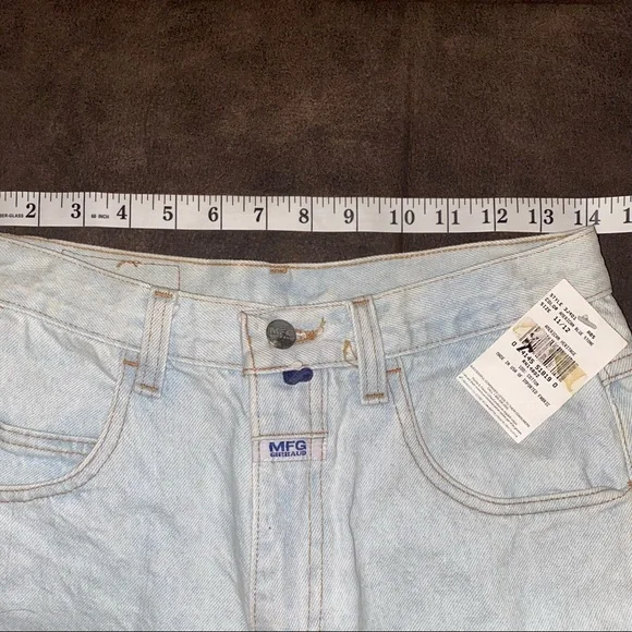 Vintage Marithe Francois Girbaud denim shorts in light blue wash, deadstock - Picture 10 of 10